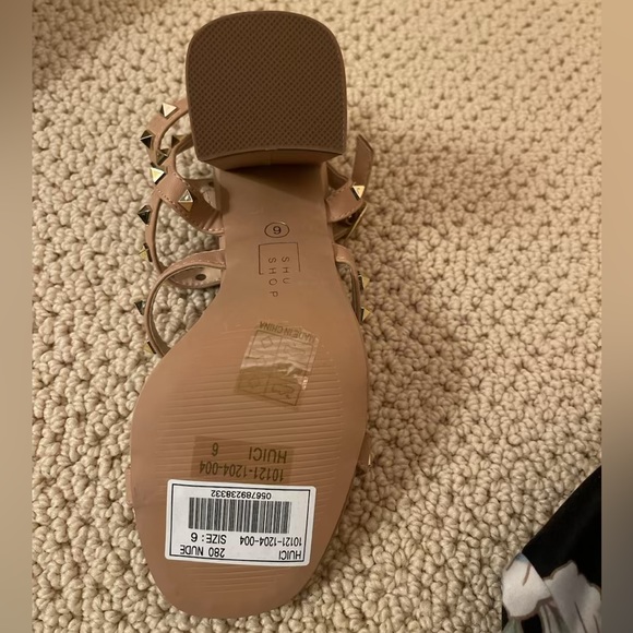 NWT nude and gold studded heel - Picture 5 of 6